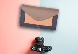 セリーヌの財布とカメラ