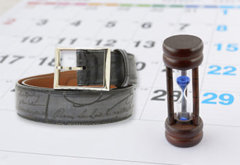 ベルルッティのベルトとカレンダーと砂時計