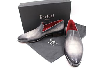 ベルルッティの靴と付属品の箱と布袋