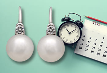 ミキモトのパールのピアスとカレンダーと時計