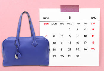 エルメスのバッグとカレンダー