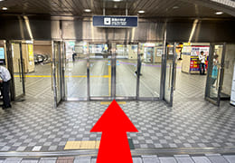 6阪急宝塚駅構内へ進む