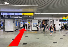 JR大阪駅御堂筋南口より入って北口まで通り抜ける