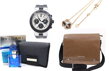 ブルガリの香水と財布と時計とネックレスとバッグ