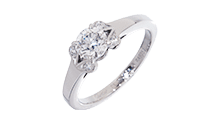 カルティエのダイヤの婚約指輪