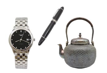 ロンジンの時計とモンブランのペンと銀瓶