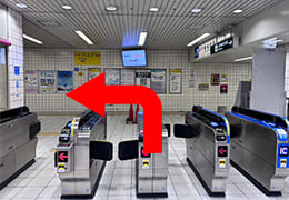 1JR新福島駅の改札を出て左折