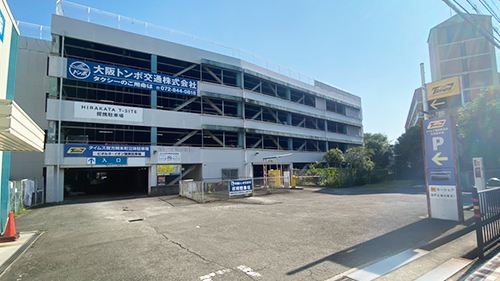 タイムズ-枚方岡本町立体駐車場入口