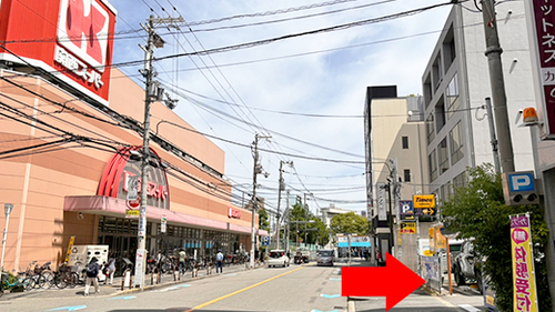 タイムズ-江坂駅前入口