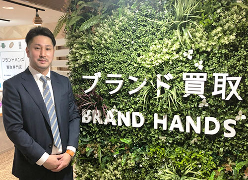 ブランド買取専門店ブランドハンズ梅田茶屋町店の鑑定士山口
