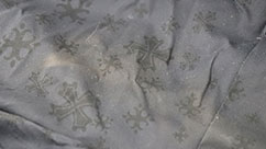 汚れているタトラスの服の内側