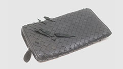破れているボッテガの財布