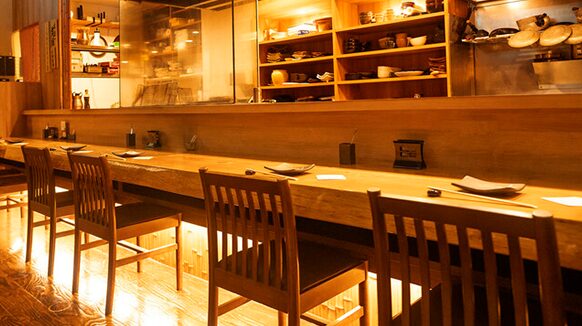 ブランドハンズ難波店鑑定士高見のおすすめ店-宮崎地鶏炭火焼-車