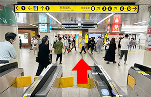 1難波店へのアクセス-御堂筋線なんば駅、南南改札を出る
