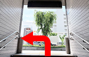 4福島店へのアクセス-地上に上がったら左