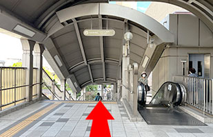 5ソリオ宝塚店へのアクセス-正面にある階段