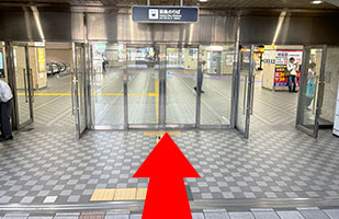 6ソリオ宝塚店へのアクセス-阪急宝塚駅構内