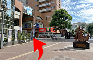 9ソリオ宝塚店へのアクセス-外に出て左て宝塚ソリオ方面