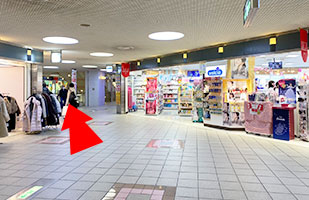 5アステ川西店への道順-右手にウェルシア
