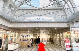 4アステ川西店への道順-阪急2階入り口より店内に入る