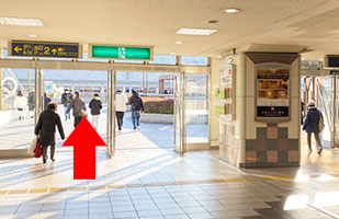 1アステ川西店への道順-阪急川西能勢口駅の2番出口