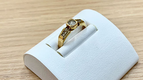 18K(18金)ダイヤモンドリング右斜め