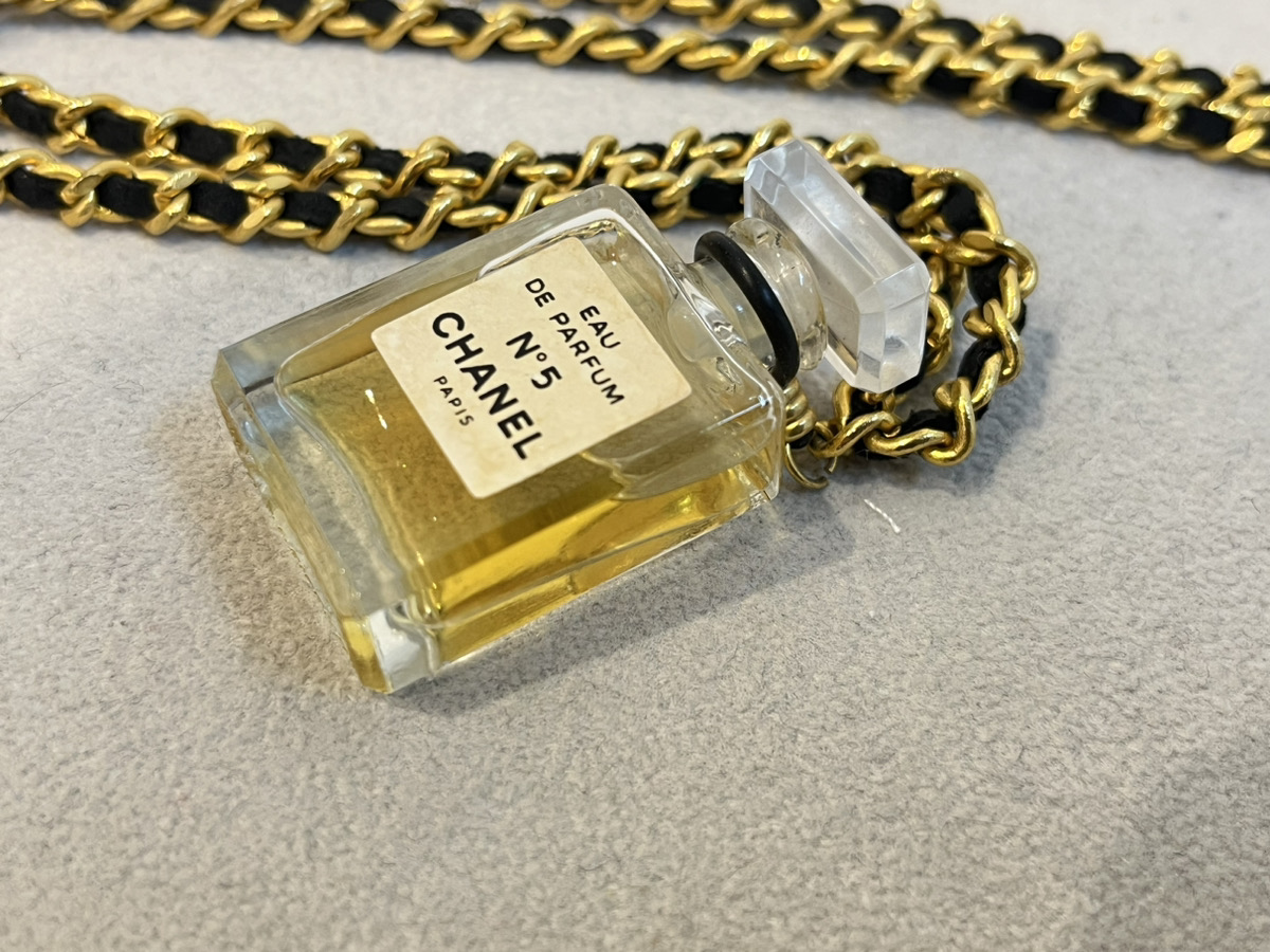 シャネルNo.5香水チェーンネックレストップ