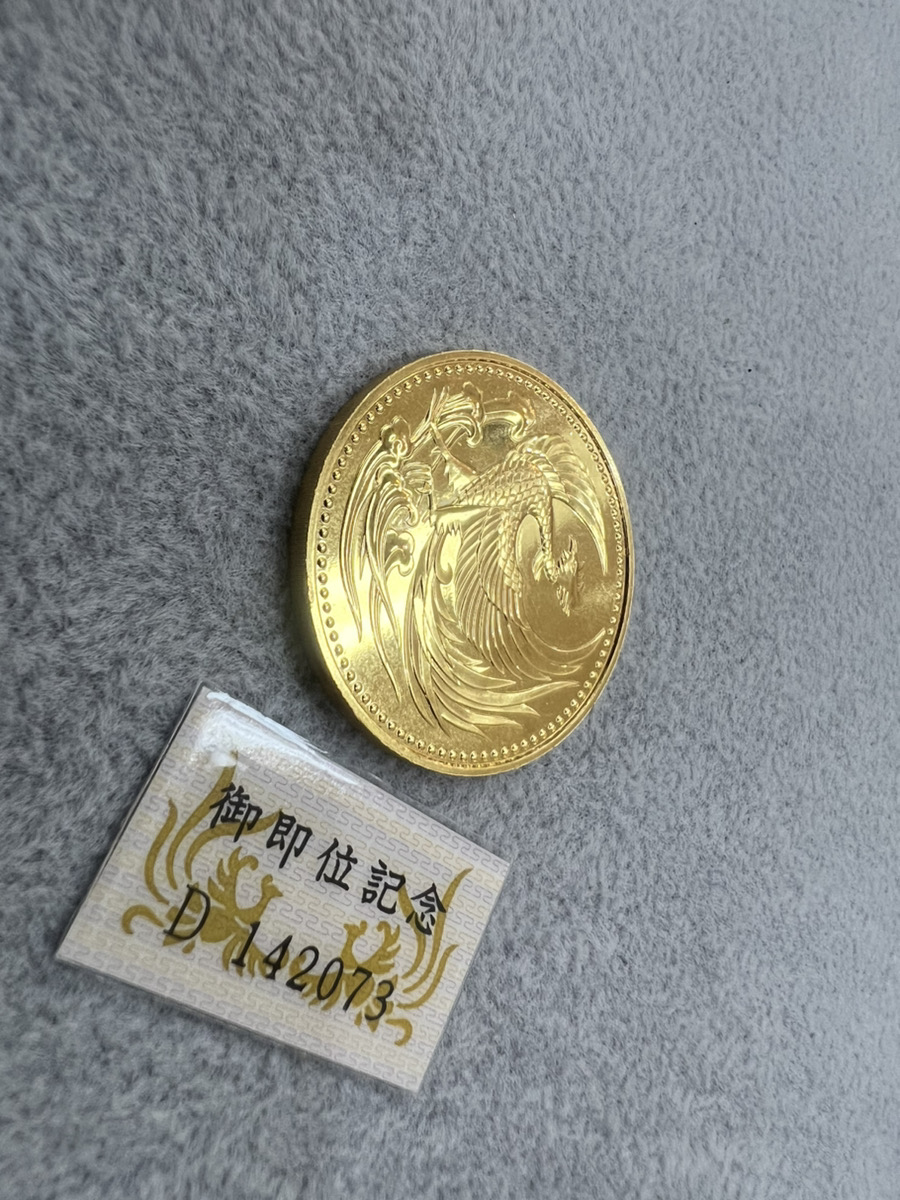 K24天皇御即位10万円金貨斜め