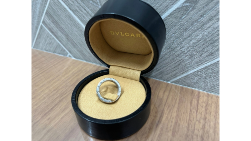 ブルガリビーゼロワンダイヤリング右側