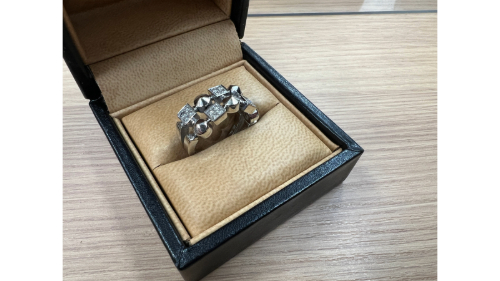 ブルガリルチアダイヤリング右側