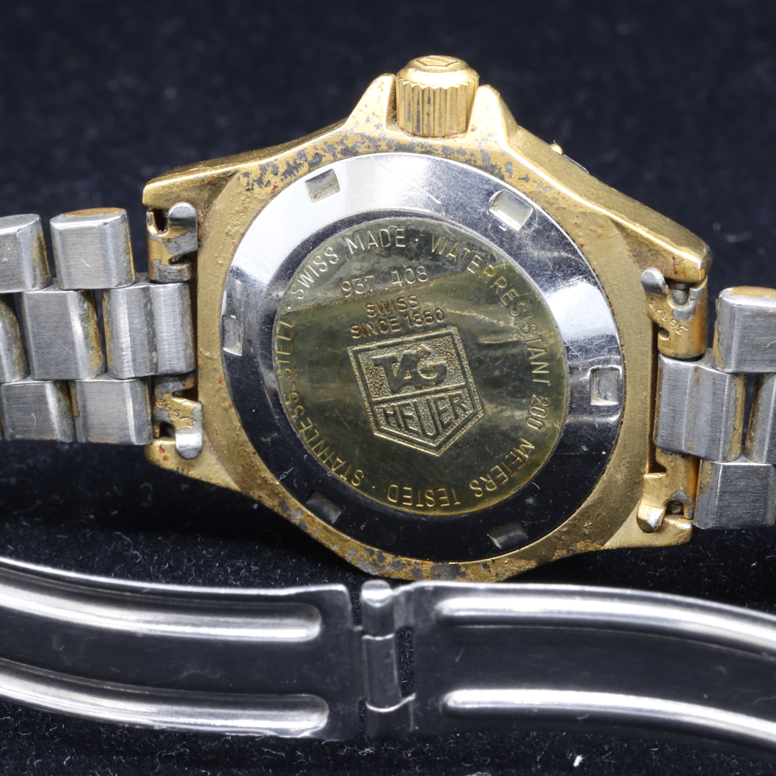 タグホイヤープロフェッショナル200裏蓋