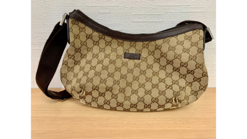 グッチのGGキャンバスショルダーバッグ全体