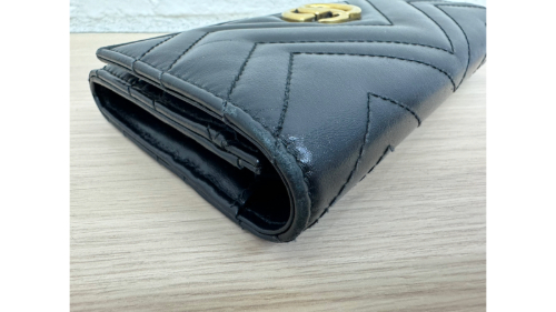 グッチ GGマーモント 二つ折り財布 角