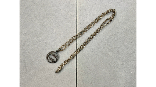 グッチ インターロッキング シルバーネックレス 全体