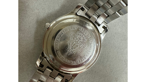 グッチ 時計 5500M 裏蓋