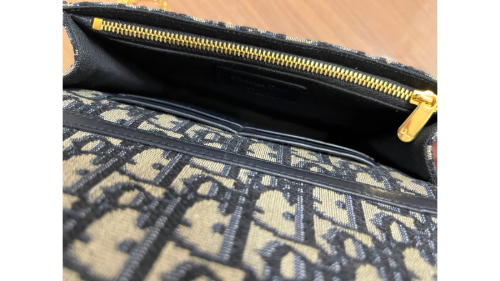 ディオールオブリークモンテーニュ内側