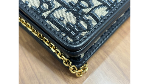 ディオールオブリークモンテーニュ角