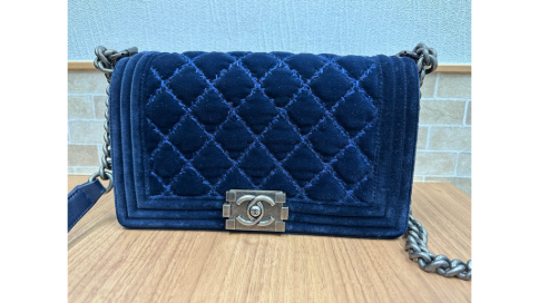 ブランドハンズJR西宮店で買取したシャネルボーイシャネルバッグベルベット