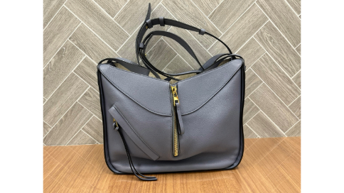 ロエベのハンモックスモールバッグ