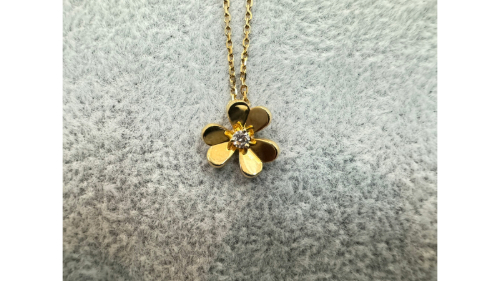 ヴァンクリーフフリヴォルミニネックレストップ