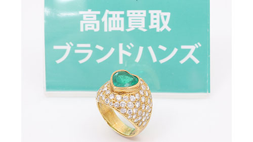 傷のあるK18のエメラルドダイヤリング全体