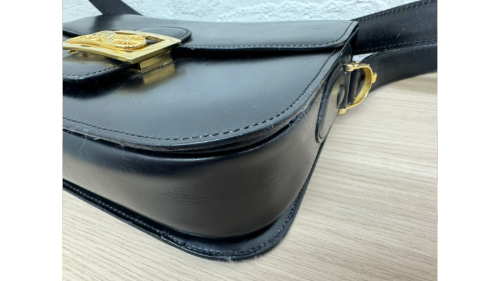 セリーヌレザー馬車金具ヴィンテージレザーショルダーバッグ角