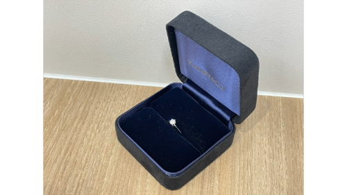 ティファニーソリティアダイヤリング右側