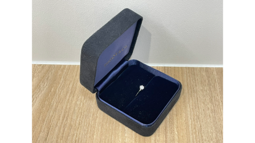 ティファニーソリティアダイヤリング左側