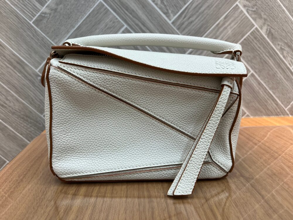 LOEWE アナグラム ショルダーバッグ ホワイト ブラウン LOEWE（ロエベ 