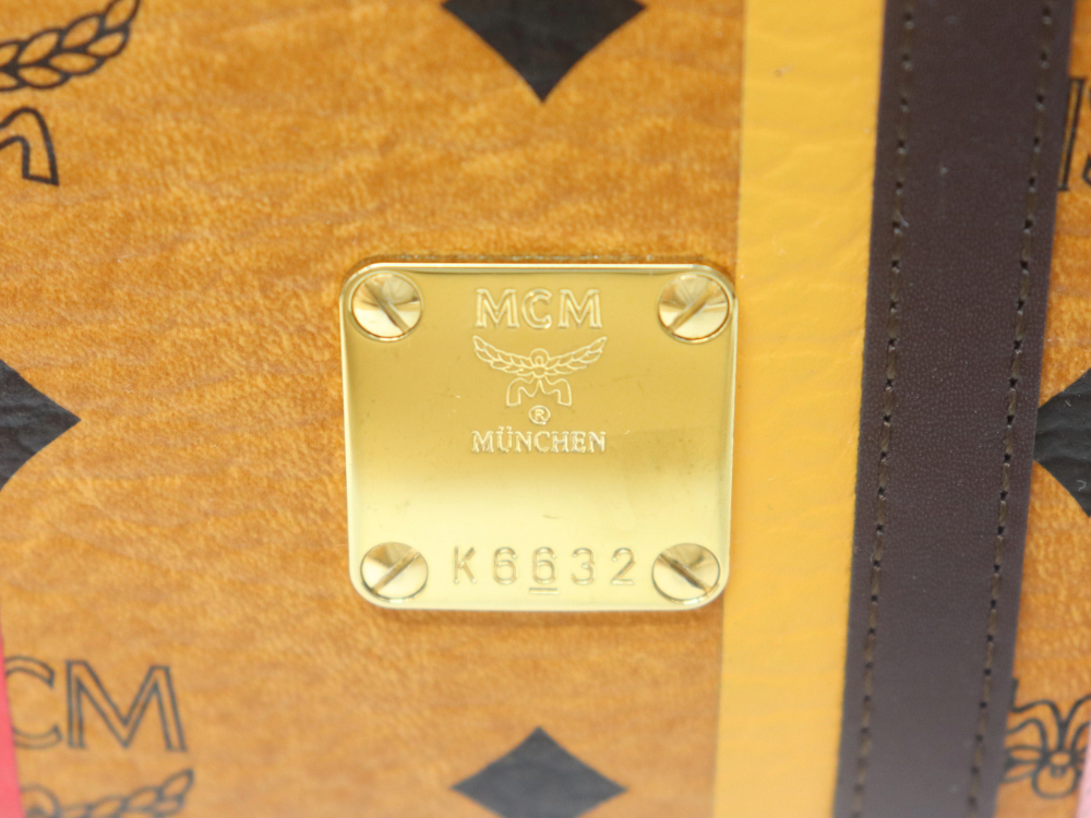 MCMのロゴラウンドファスナーロゴ金具
