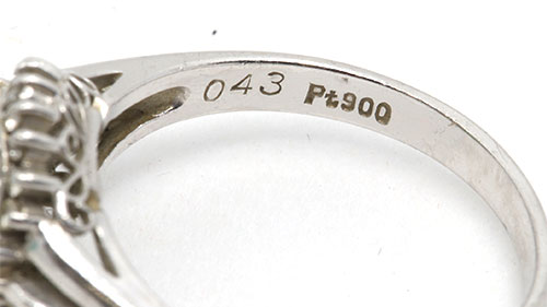 PT900エメラルドダイヤモンドリング刻印