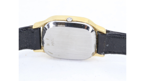 オメガのデヴィルヴィンテージ時計裏蓋