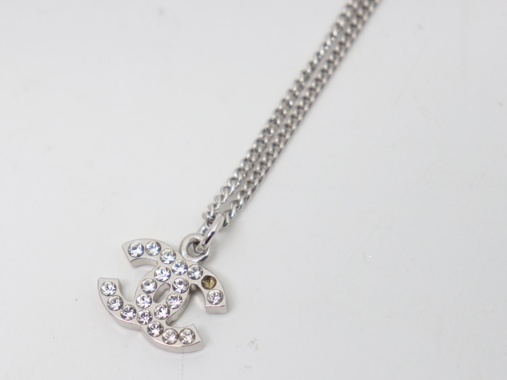 シャネルネックレス05Vトップ