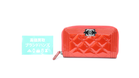 シャネルのボーイシャネルコンパクト財布